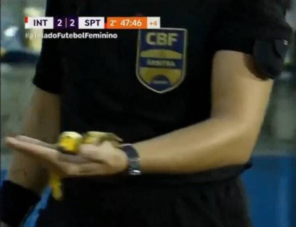 Inter de Brasil echó a una jugadora juvenil que lanzó banana al banco de Recife - 1000 Noticias