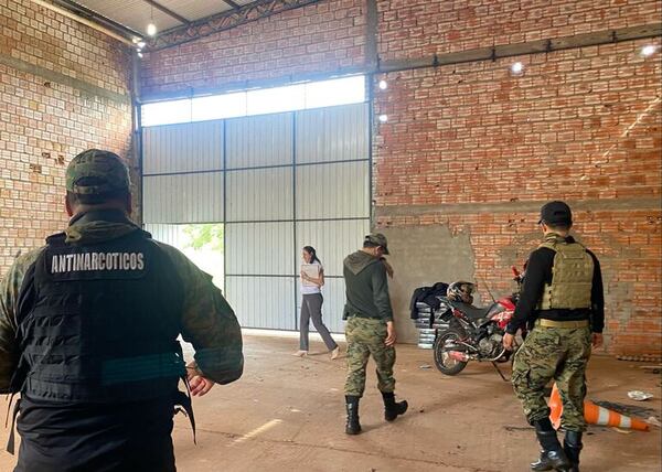 Detectan un narcodepósito en pleno centro de la ciudad de Saltos del Guairá - Policiales - ABC Color