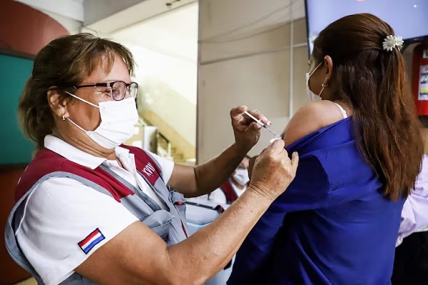 Inicia vacunación contra la influenza en todo el país