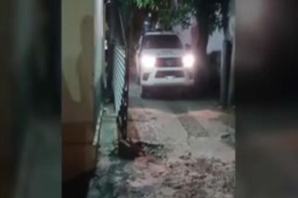 Asaltan a joven en parada de colectivo en Limpio - SNT