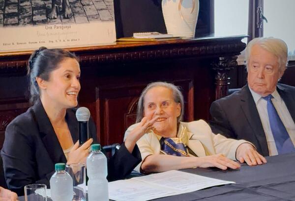 Renée Ferrer recibe el Premio Cervantes Chico en reunión de la CONALIB - .::Agencia IP::.