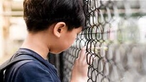 Niño sufrió una fractura en el ojo tras pelear con otro estudiante