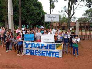 Padres de una escuela de Ypané exigen al MEC completar los kits de útiles escolares - Nacionales - ABC Color