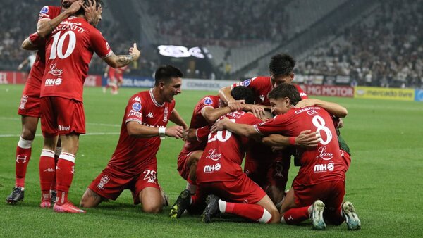 Huracán se aprovecha de la debilidad defensiva de Corinthians