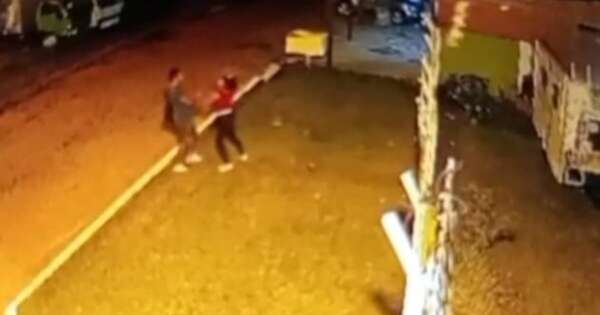 La Nación / Piden prisión de entrenador de fútbol por brutal golpiza a su concubina en la calle