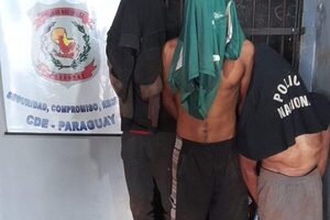 Vecinos atrapan y garrotean a delincuente