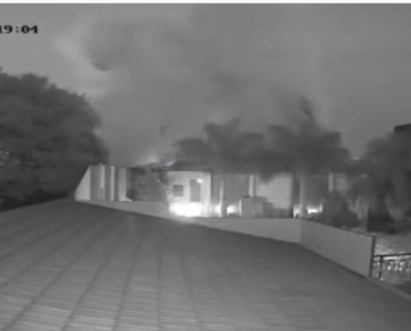 Hallan cuerpo bajo los escombros de edificio