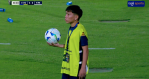 Versus / Como contra Cerro: Luqueño le hizo un gol a Gremio con ayuda del pasapelotas