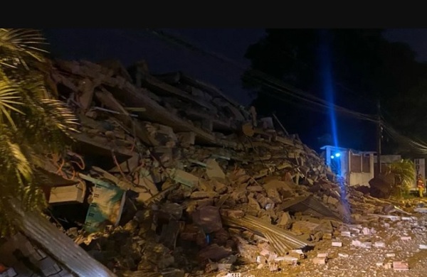 Tragedia en Encarnación: edificio colapsó atrapando a dos personas: se confirma una víctima fatal