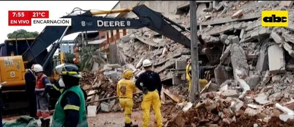 Derrumbe en Encarnación: edificio fue multado y luego se permitió levantar otro piso más - Nacionales - ABC Color