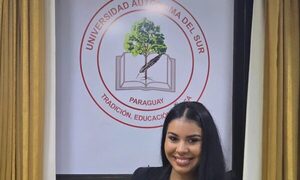 ¡Semana increíble para Janet Massa: festejo feliz de cumple y entrega de título universitario!