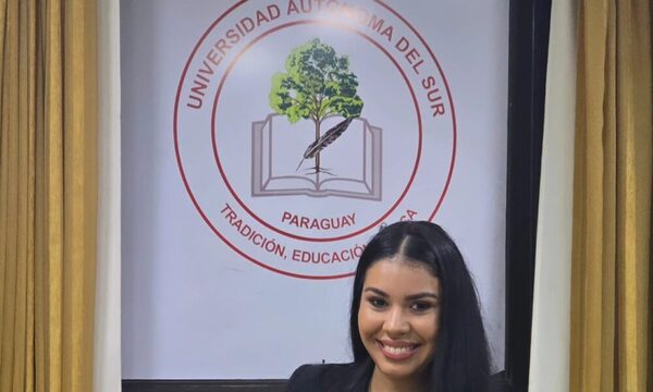¡Semana increíble para Janet Massa: festejo feliz de cumple y entrega de título universitario!