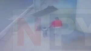Video: Explota registro subterráneo de la ANDE frente a niño y una joven en Asunción