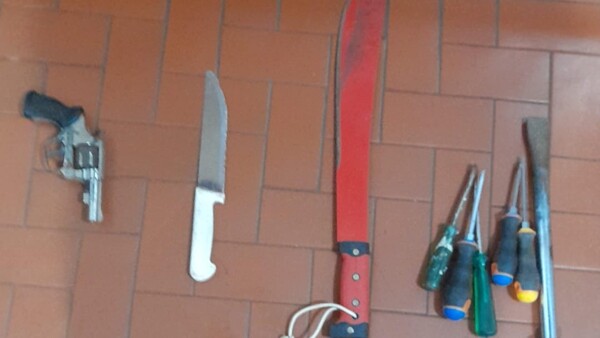 Ciudad del Este: vecinos reducen a tres delincuentes y entregan a la Policía - ADN Digital