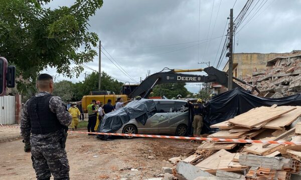 (VIDEO) Rescatan primer cuerpo de escombros y sereno dio detalles del derrumbe