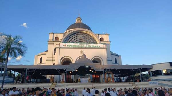 Con una serenata folclórica y sinfónica esperarán esta noche los 255 años de la fundación de Caacupé - Nacionales - ABC Color