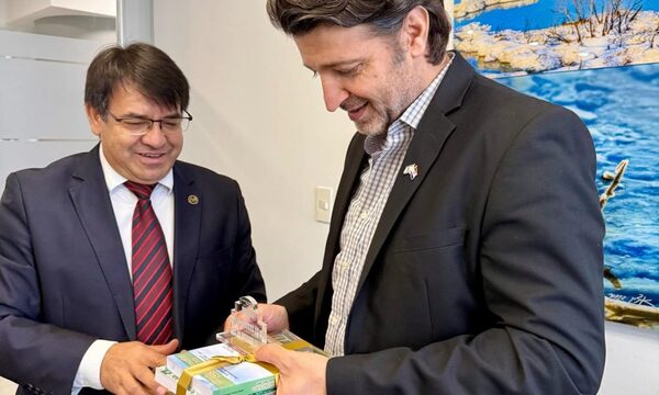 Rector electo realiza visita oficial a Embaja de Israel en Paraguay