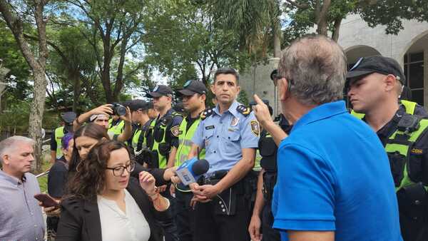 Fiscalía abre investigación por manifestación frente al Palacio