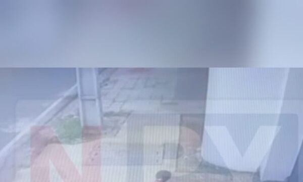 (VIDEO)Pequeño y su niñera se salvaron de explosión de un registro subterráneo de la ANDE