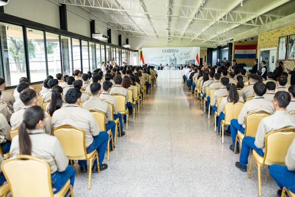 ANDE incorpora a la tercera promoción de aprendices del Programa de Formación Profesional Dual • PARAGUAY TV