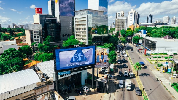 RH lanza pantalla LED de última generación en publicidad OOH | Locales | 5Días