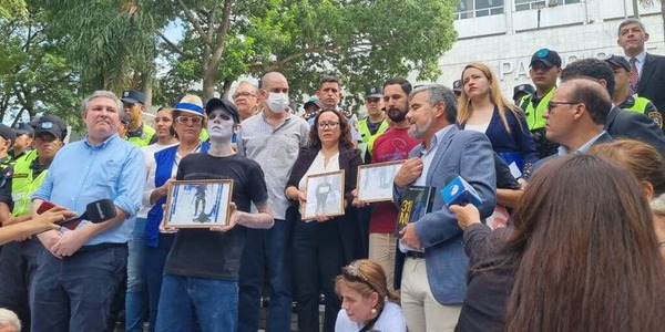 Opositores son denunciados por disturbios en protesta frente al Poder Judicial - ADN Digital