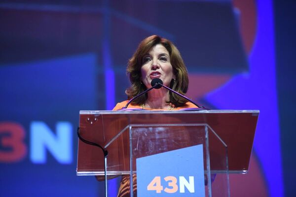 Dem贸cratas critican aranceles de Trump: una 芦subida de impuestos禄 y amenaza de recesi贸n