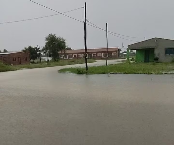Refuerzan la asistencia a familias afectadas por inundaciones en el Chaco - trece