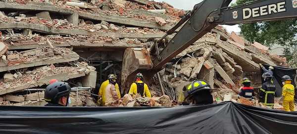 Derrumbe de edificio en Encarnación: peritos investigan causas