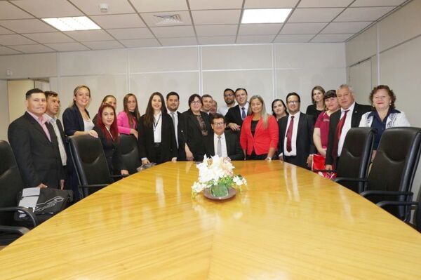Alumnos de la Carrera de Derecho visitaron el Palacio de Justicia de Encarnación