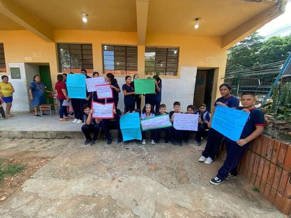 MEC: “¡Queremos el kit!“, exclaman en séptima semana tras inicio de clases - Nacionales - ABC Color