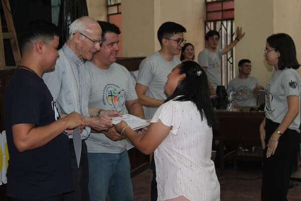 Una joven católica de Ypané gana concurso de himno para la Pascua - Nacionales - ABC Color