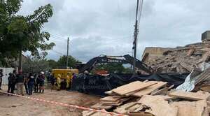 Conforman equipo fiscal para investigar fatal derrumbe en Encarnación - Noticiero Paraguay