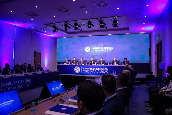 Versus / La Asamblea de la APF se desarrolló con normalidad absoluta y elogios a la gestión de Harrison