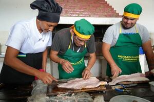 Emprendedores de Ayolas se capacitan en la manipulación, procesamiento y presentación de alimentos a base de pescado - Nacionales - ABC Color