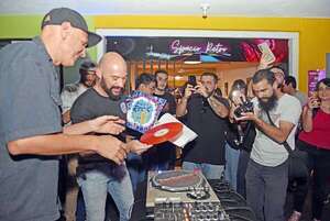 AUDIO.  Vinilo Cooltural llega al Puerto de Asunción - Momento Justo - ABC Color