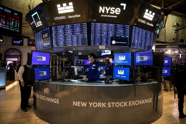 Wall Street se desploma tras anuncio de aplicación de aranceles de Trump - MarketData