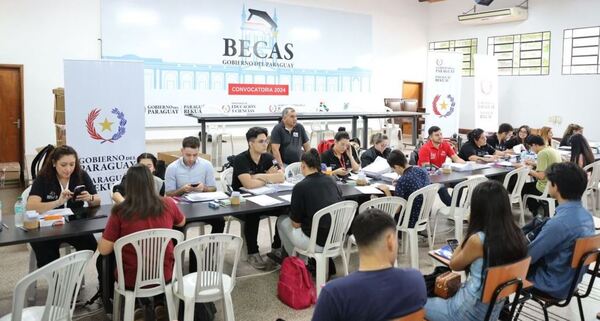 Becas del Gobierno 2025: jóvenes seleccionados deben firmar acuerdo de compromiso anual desde el 22 de abril