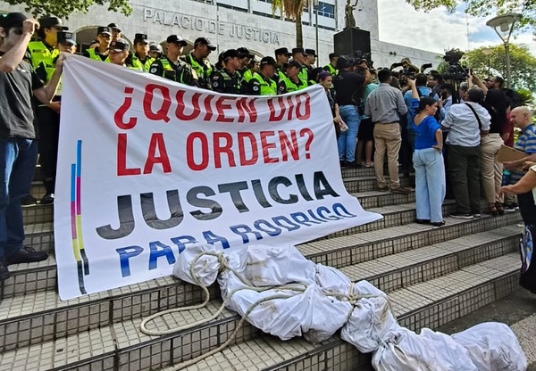 Caso represión frente al Poder Judicial: Presentarán denuncia ante la Defensoría del Pueblo