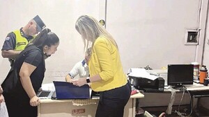 Revisó celular de su hija y pilló chat de acoso