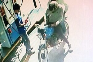 Delincuentes despojaron recaudación a un playero y huyeron en motocicleta – Diario TNPRESS