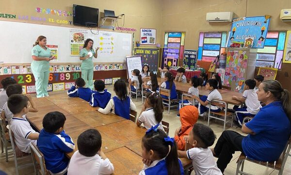 Realizan charla sobre alimentación y pubertad en escuela de Franco