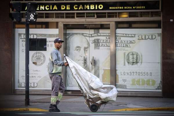 Dólar: cotización retrocede, tras anuncio de los aranceles de Trump - Economía - ABC Color