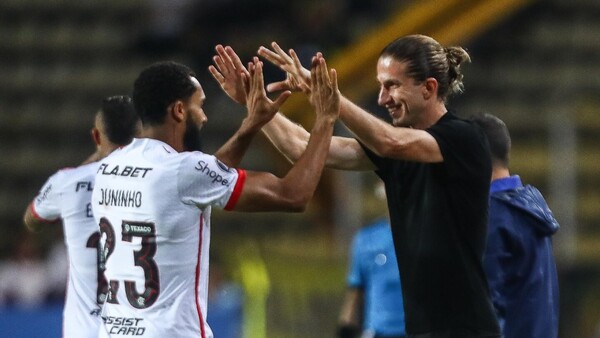Flamengo vence a Táchira y toma el control del Grupo C