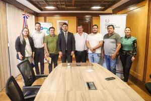 MINISTRO DE LA NIÑEZ RECIBE A INTENDENTE DE TRINIDAD PARA FORTALECER PROGRAMAS DE APOYO