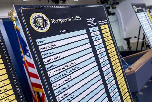 Mañana entra en vigencia la tarifa universal de 10% impuesta por Trump - Mundo - ABC Color