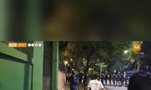 Poli que tongueó a hincha olimpista safó de la justicia