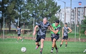 Encarnación Fútbol Club recibe a Sportivo Carapegua en el estadio Villa Alegre