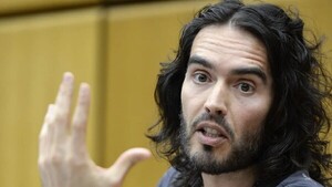 El actor británico Russell Brand, acusado de violación y agresión sexual contra cuatro mujeres