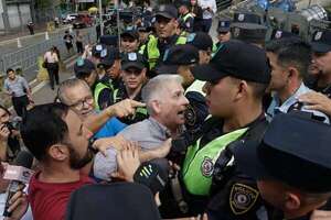 Bloque Democrático repudia represión y acusa a la Policía y a la Fiscalía de pretender instalar “disparatada hipótesis”  - Política - ABC Color